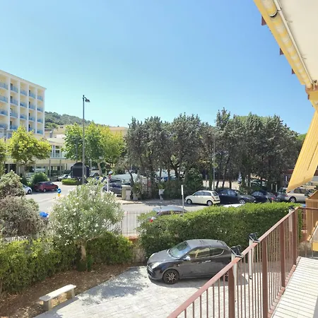 Residenza Ginevra In Zona Vip, Fronte Mare Con Servizi E Comodita Apartament