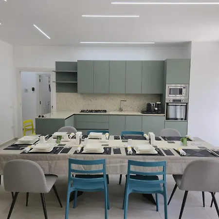 Casa Ginevra Lusso Fronte Mare Con Posto Auto Γκαέτα