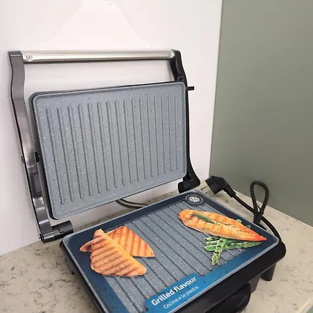 Casa Ginevra Lusso Fronte Mare Con Posto Auto Γκαέτα